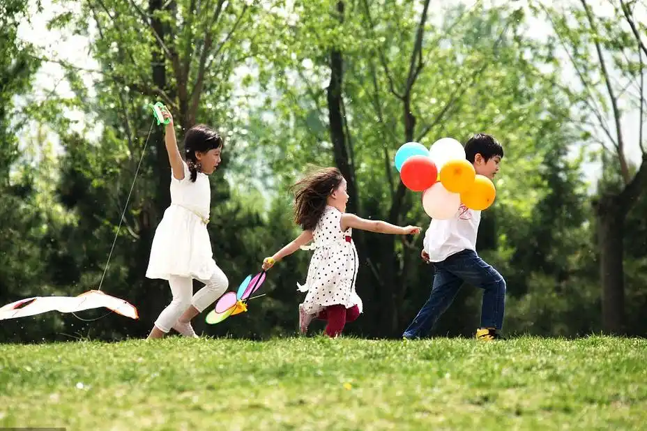 儿童时期"玩耍"不足,长大后无法安心劳动