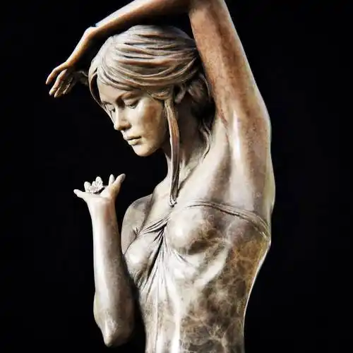 michaeljamestalbot精致的女性青铜雕塑