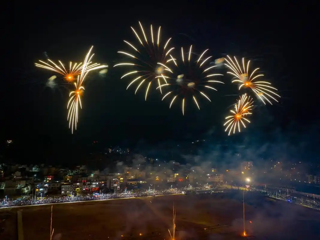 给粉丝送一波福利,想要原图的关注私信我!#让最美的烟花带给大 - 抖音