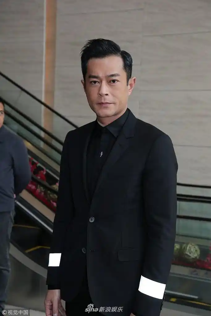 导演林岭东追思会举行 杜琪峰张家辉古天乐到场