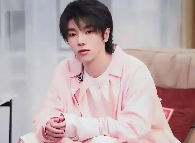 "不要孩子,女友皆分,作品奇怪",33岁华晨宇,该长大了!_张碧_生活_人气