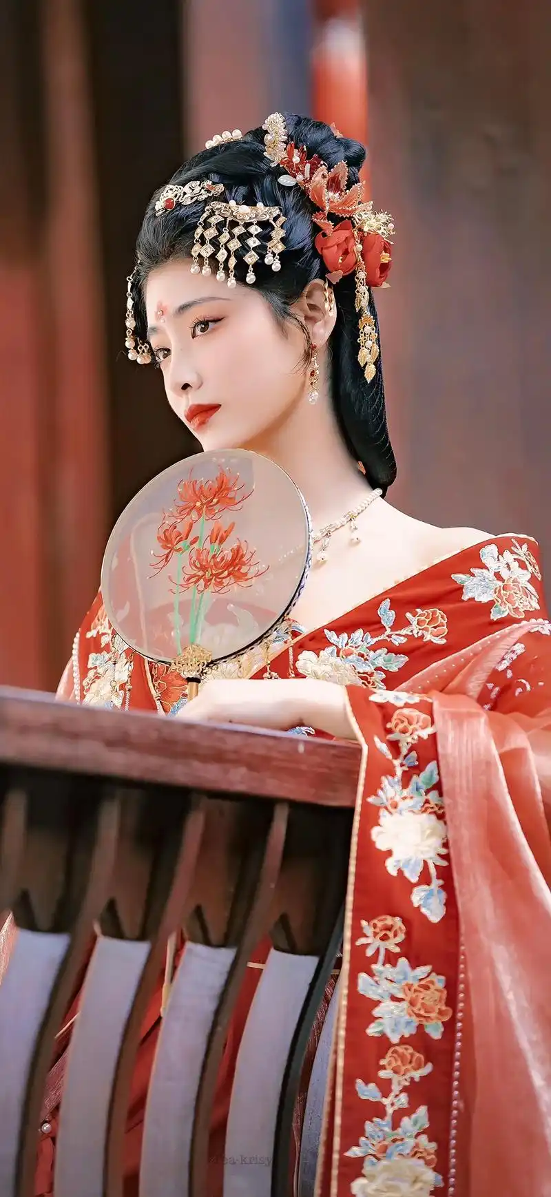 许佳琪穿汉服也太美了,网友直呼:快多拍点古装剧吧!