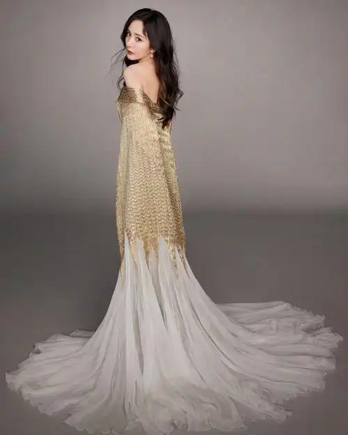 是雅诗兰黛直播哦裙裙好漂亮不知道下一次再见面是什么时候啦#杨幂