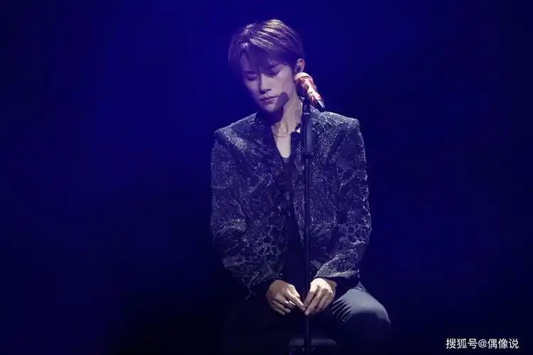 原创易烊千玺演唱会座位有玄机!点亮时刚好连成一句话,好浪漫