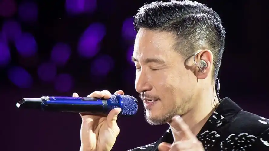 张学友最难张学友最难唱的歌曲之一,现场根本无法还原,能翻唱的是大神