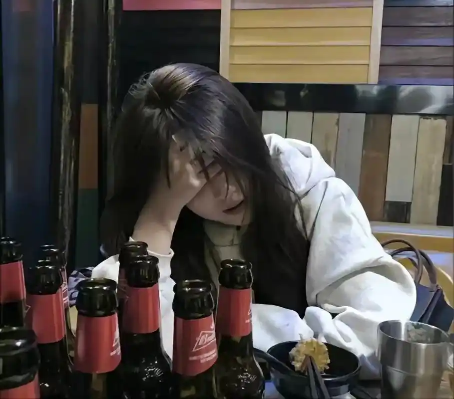 伤感女生头像 来了,#女孩子眼里的光真的会消失 #自作多情罢 - 抖音