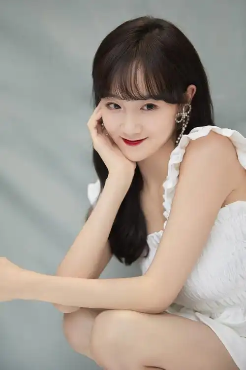 当前位置:>首页>图片大全>明星>李子璇白裙少女性感写真图片>