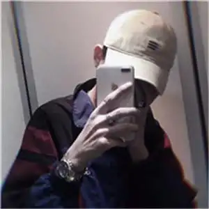 戴帽子时尚男生头像图片是不是显得更有范呢