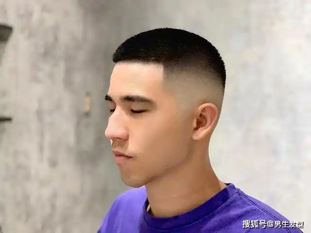 第1款:"两边铲光"寸头发型