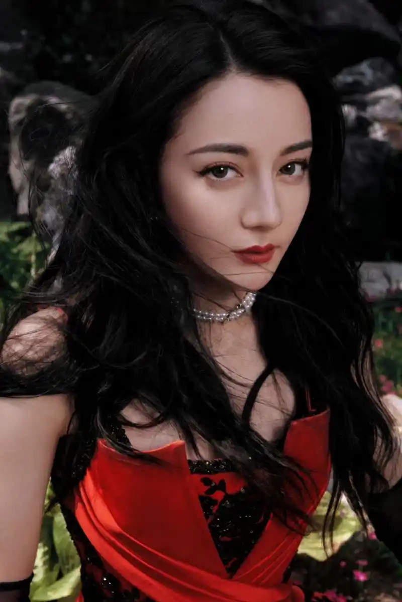 迪丽热巴火焰裙