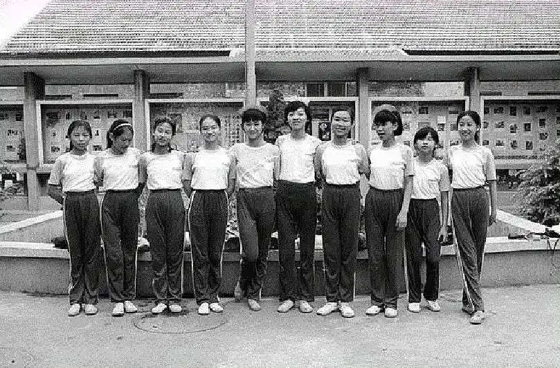 罕见老照片,80年代的中学生,原来那时的中学生是这样的好看.