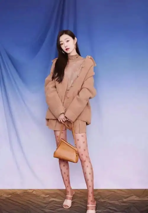 宋轶的丝袜美照三分保守五分性感