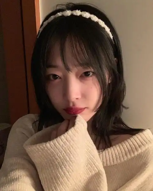崔雪莉(sulli,,1994年3月29日—2019年10月14日),出生于韩国釜山,韩国