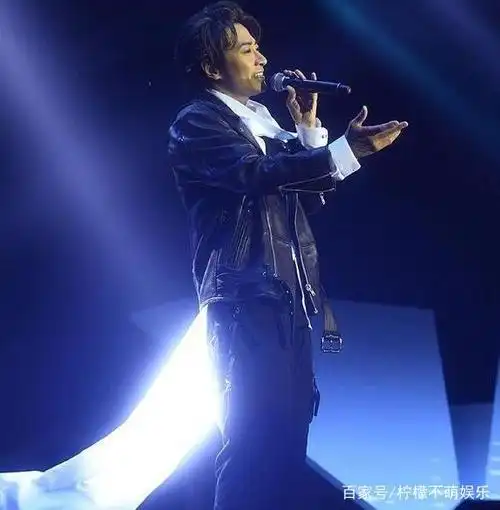 孙耀威复出演唱会近照比林志颖还要帅气全场狂欢一路开挂