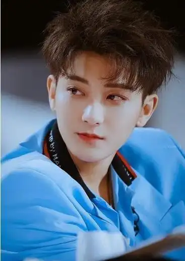 回顾善良的黄子韬:走红后不忘聋哑的发小,把他留在身边当助理