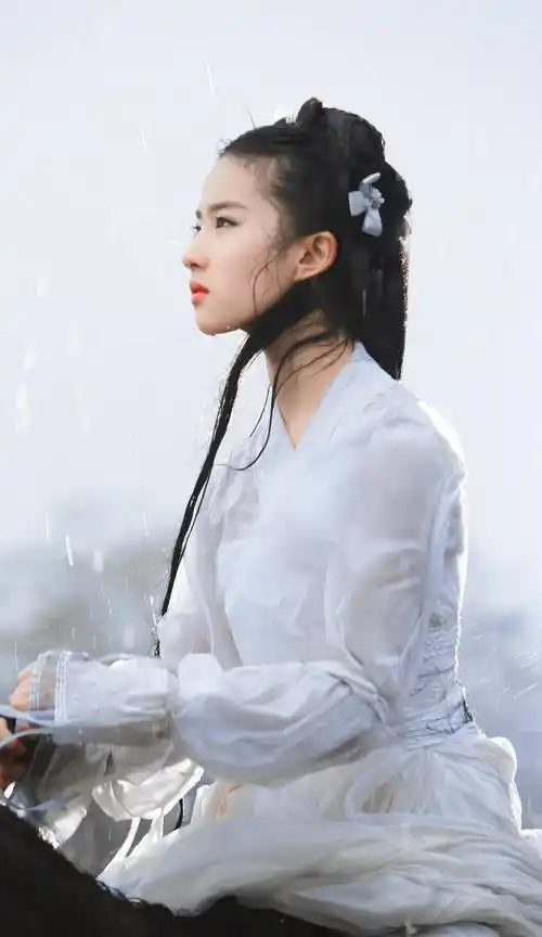 刘亦菲绝迹古装电视剧17年,再次拍古装剧,不再是神仙姐姐了_气质_观众