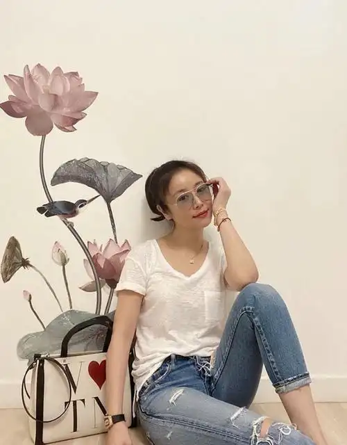 44岁林心如晒照小腹平坦疑回应二胎传闻罕对霍建华表白太甜蜜