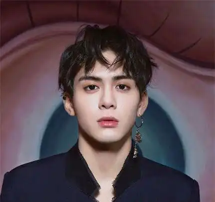 韩式男生中分发型 经典八字刘海显瘦中分