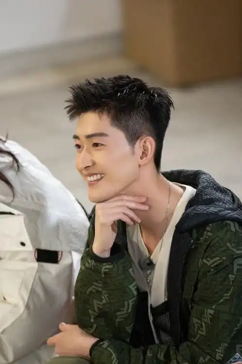 张翰超话zh#张翰 流光引#zh#张翰 郁郁葱葱#你的眼睛真好看.