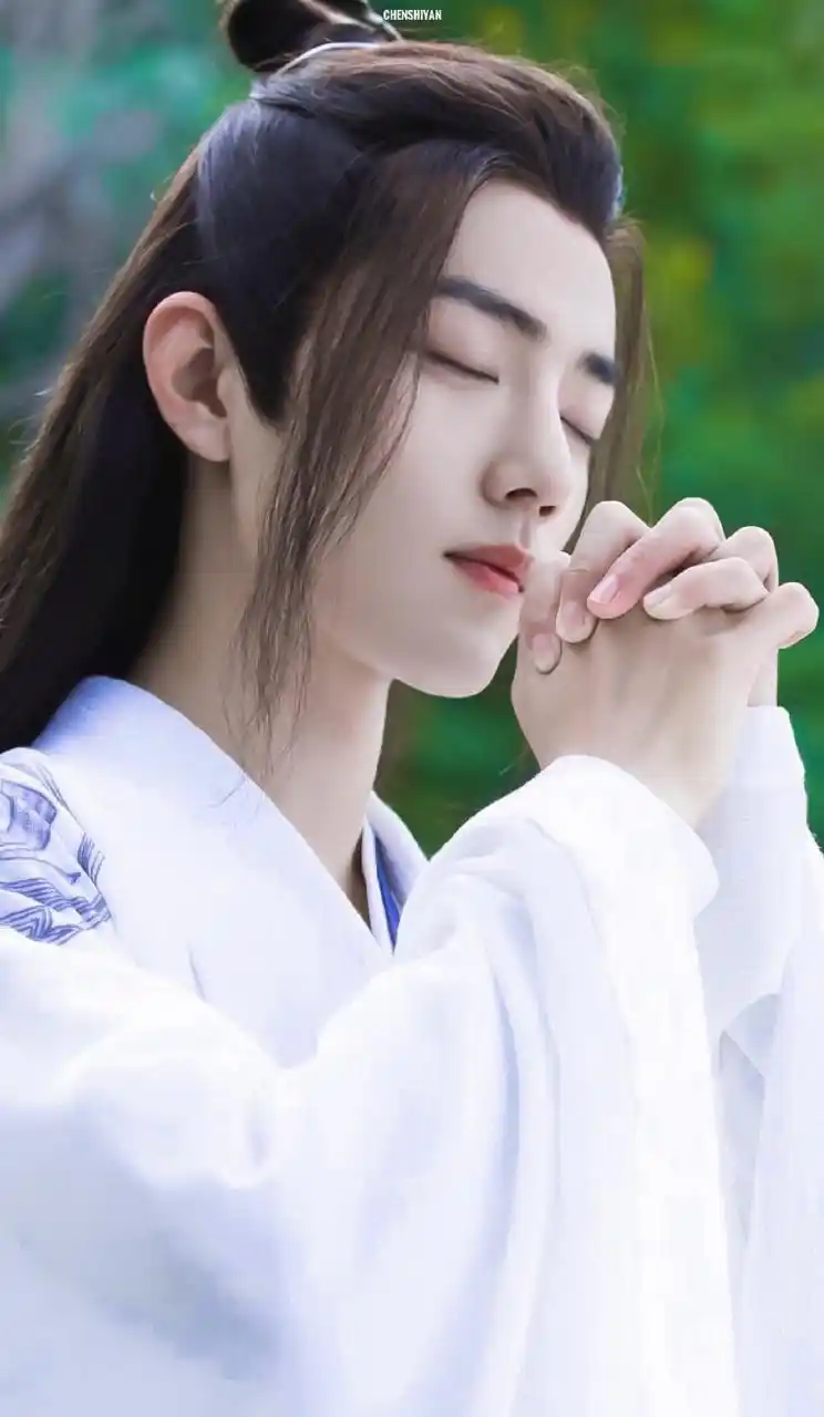 寻找幸运儿 双手合十的肖战,虔诚地可爱,不知道他都许了什么愿?