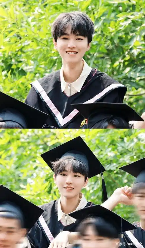 王俊凯回校拍毕业照