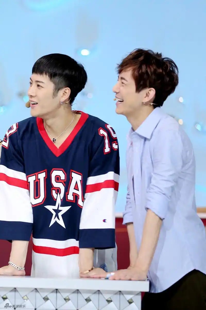 组图:《星期天》大张伟任评委 遭吐槽不靠谱_高清图集_新浪网