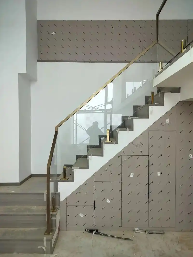 超白玻璃扶手#loft复式 #公寓 #同城装修 #玻璃扶手 - 抖音