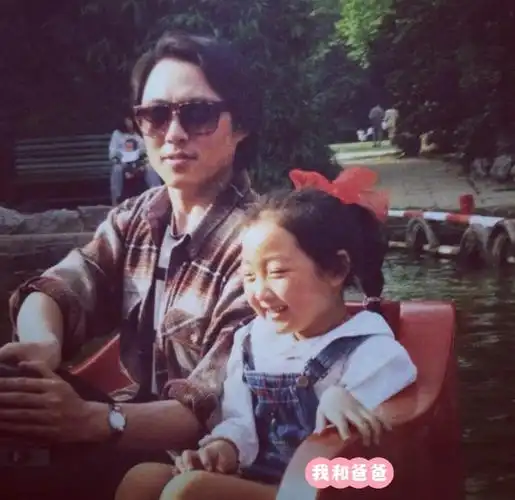 贾琏女儿晒旧照帅气老爸撞脸靳东自认形象不佳10年不拍戏