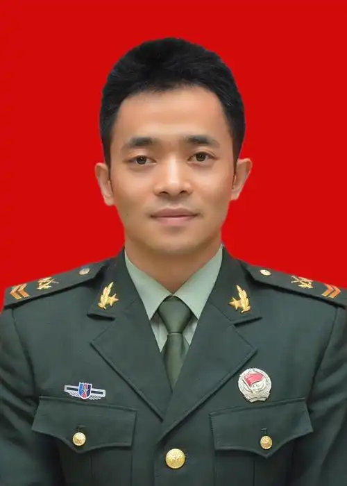 张昆证件照跳进急流救人,看似是一个偶然事件,但却是张昆品行操守的