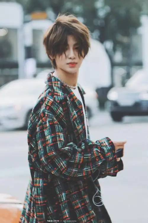 黄明昊那年今日#20181106  韩国工作外出cr:logo@jjjustin0219