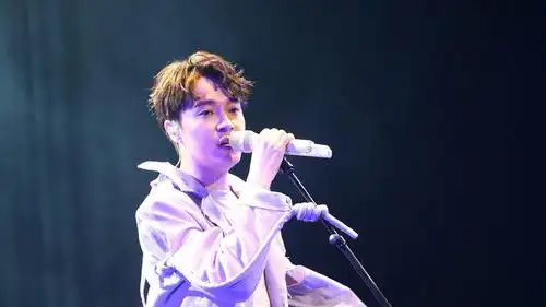 告别苏打绿后吴青峰上内地歌手携新歌蜂鸟证明自己