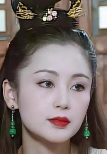 陈红年轻时的古装剧照,明眸皓齿肌肤如雪,自带主角光环天生贵气