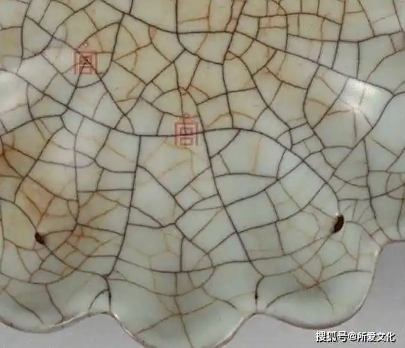 宋代哥窑瓷器开片真品特征和鉴赏技巧_宋朝_米黄色_紫口铁