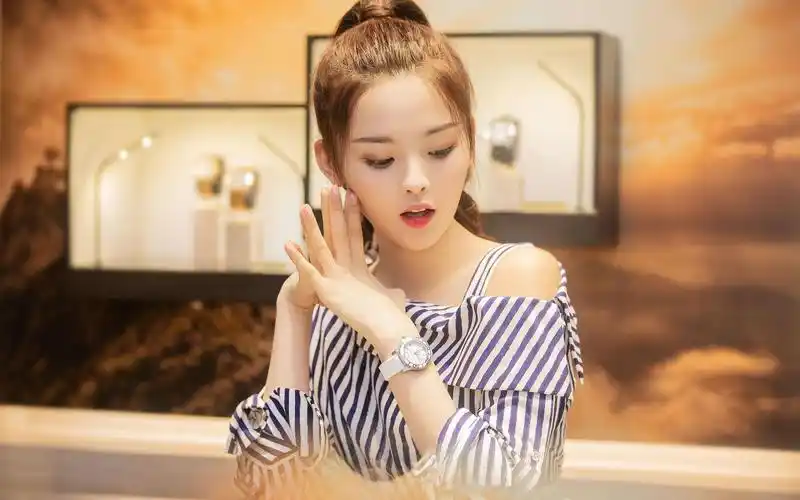 杨超越确实是美丽得有点过分了