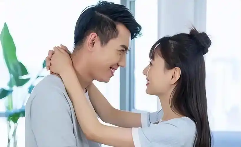 正常男女朋友发展速度(男朋友摸自己女朋友的头意味什么)