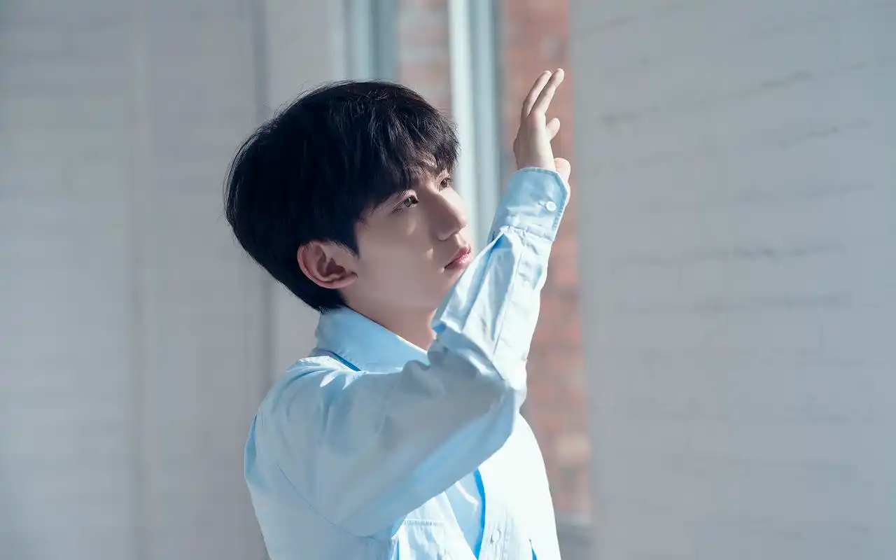 王源阳光帅气写真桌面壁纸_大陆明星_壁纸下载_美桌网