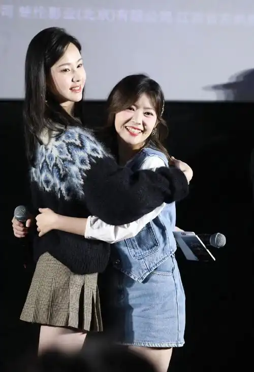 陈都灵赖美云可爱五连拍太甜了#母女情一样可以创造最萌身高差!