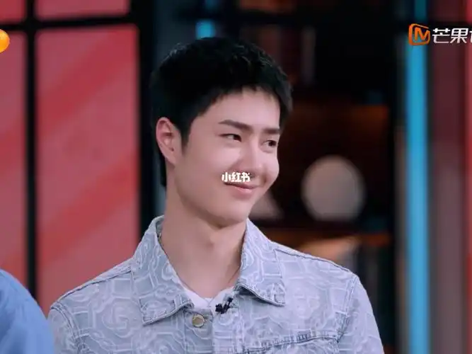 王一博这奶膘比台上小朋友还要可爱啊