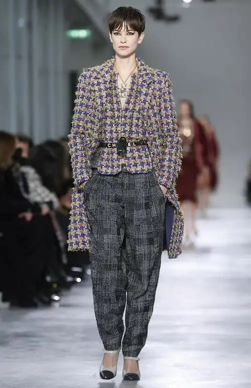 香奈儿2021/22高级手工坊系列时装秀|香奈儿_新浪新闻