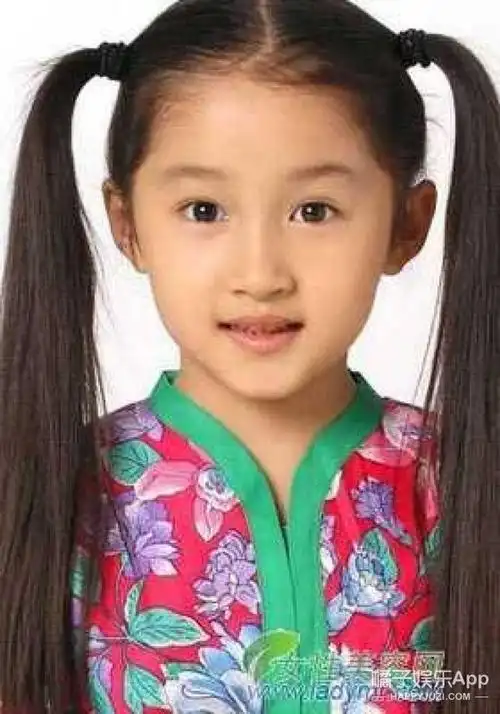 老照片关晓彤童年照片合集每一张都超可爱啊