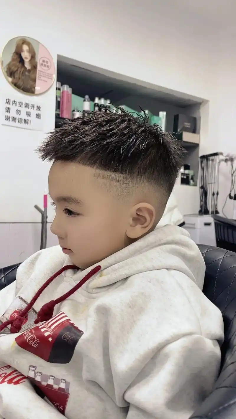 生活要有态度,发型一定要酷,小"渣男"锡纸烫,生个儿子吧,打 - 抖音