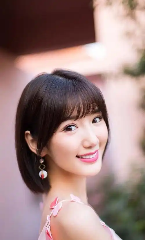 32岁毛晓彤你的脸应该去演二十不惑