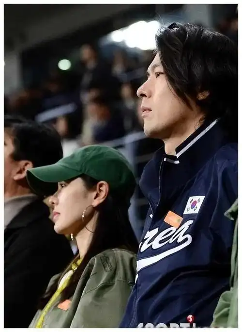 玄彬孙艺珍同现观赛网友羡慕称足球盛宴