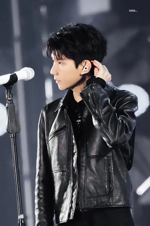 tfboys超话93#王源加盟巅峰盛典#    思念被浇灌萌芽,相见这天日出