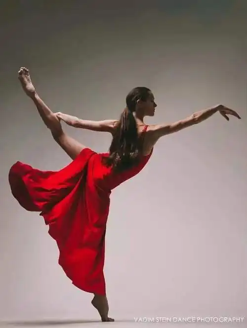 乌克兰舞蹈摄影师vadim stein的答案是—— 黑白范出大片!