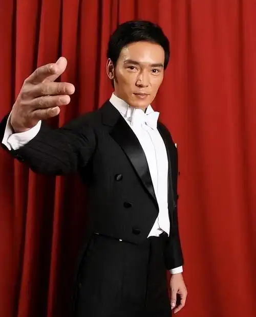 分开后林千钰也有了另一段感情,可似乎命运就在她和焦恩俊之间打转.