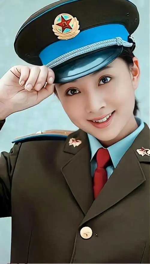 殷桃的军装照个个调皮可爱英姿飒爽