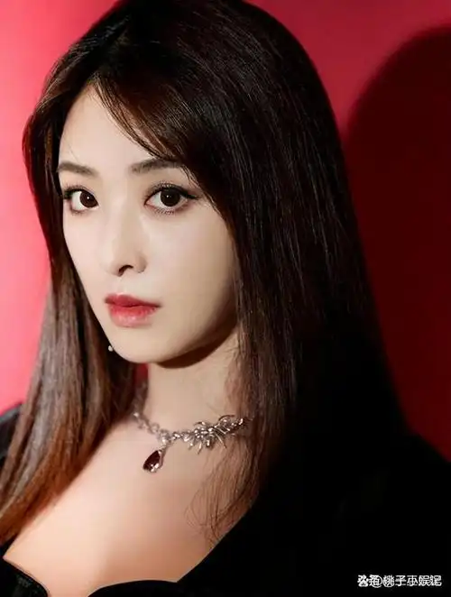 张含韵:36岁依旧少女颜,娱乐圈的"纯欲女神"如何保持青春?