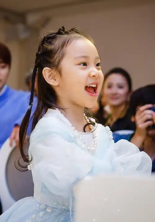 甜馨庆生,真的长大了,李小璐是一个好妈妈