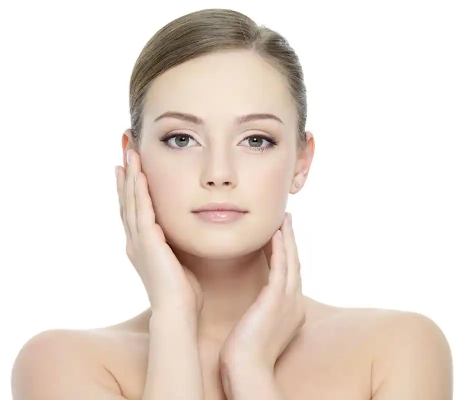 美白祛斑小窍门之芦荟黄瓜去斑芦荟有补水的功效,而黄瓜有祛斑美白的